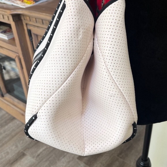 Haute Shore Greyson White Tote - Picture 3 of 10